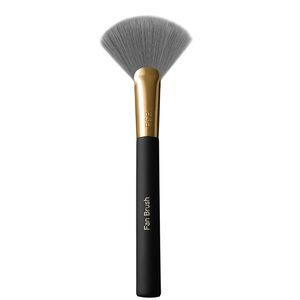 DESIGNED BY BILLION DOLLAR BEAUTY (BDB). NEW FAN BRUSH